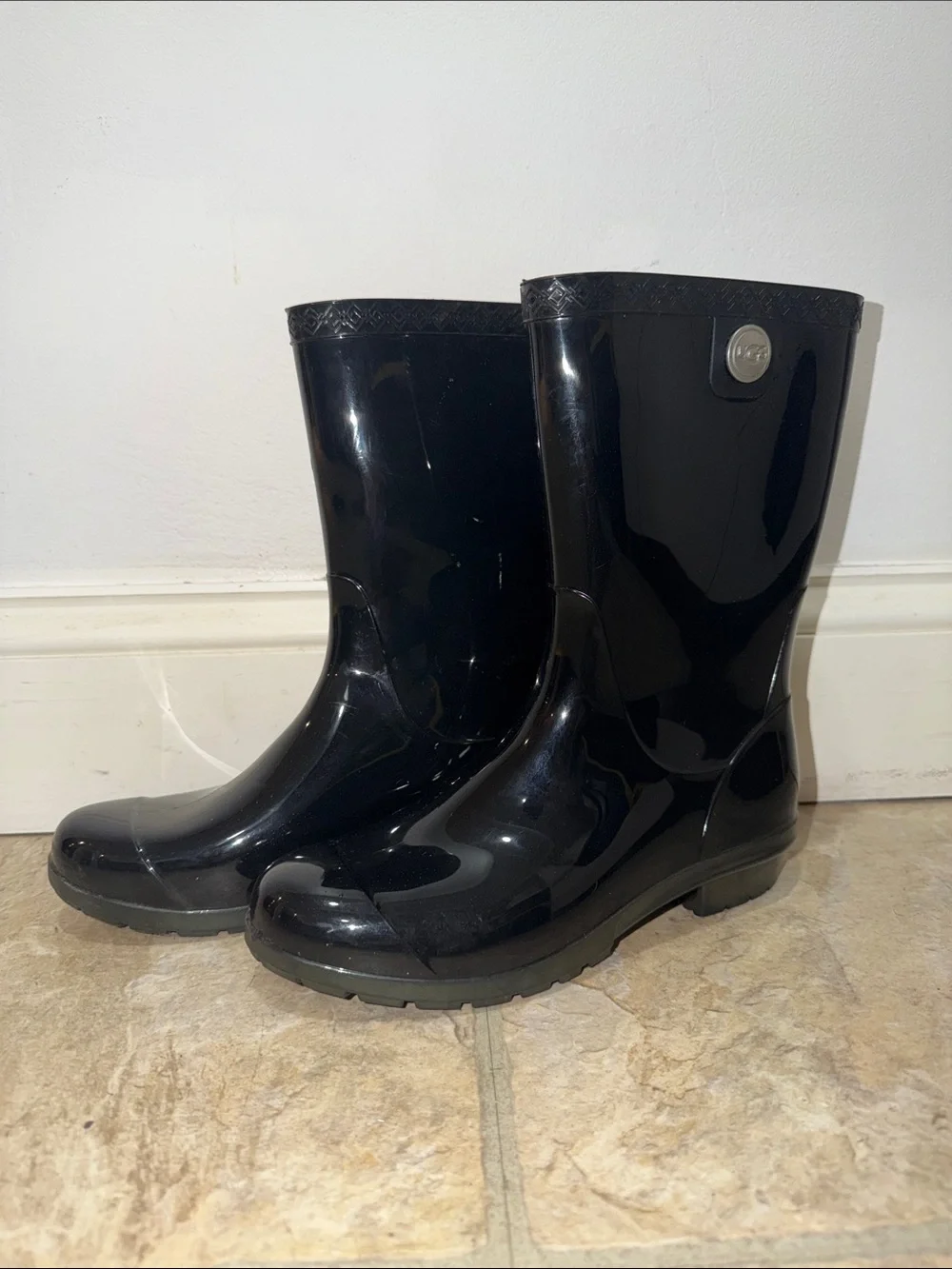UGG Sienna Rain Boot Waterproof Outdoor Sherpa Lined Black Glossy Size 7 Trail